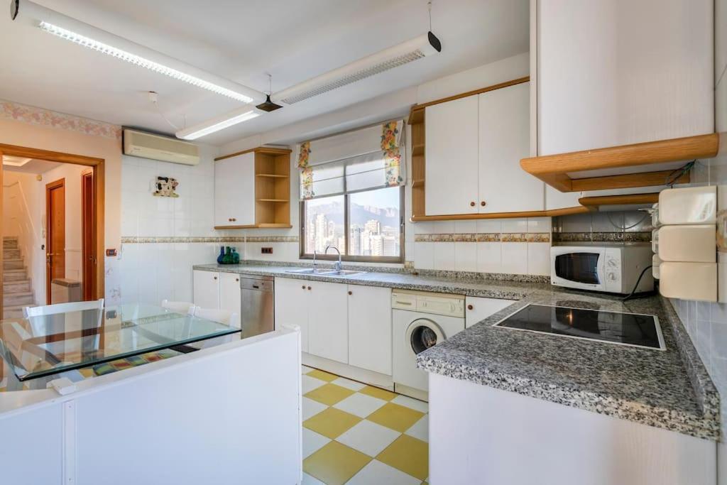 شقة Atico Con Gran Terraza بينايدورم المظهر الخارجي الصورة